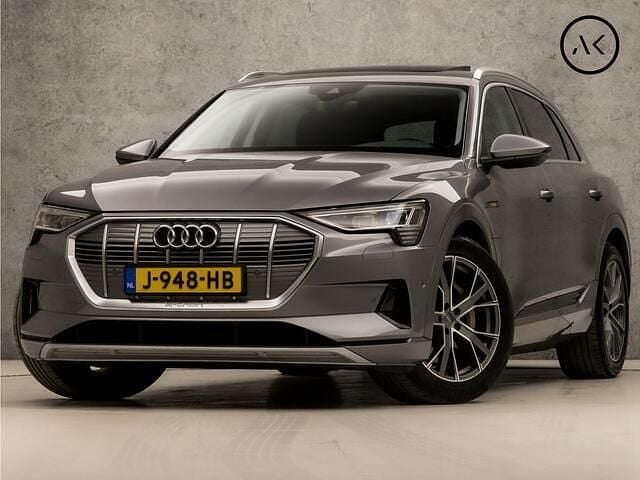 Grijs Gebruikt 2020 Audi e-tron Design SUV | € 22.945 (Eerlijke prijs) - Afbeelding 1/4