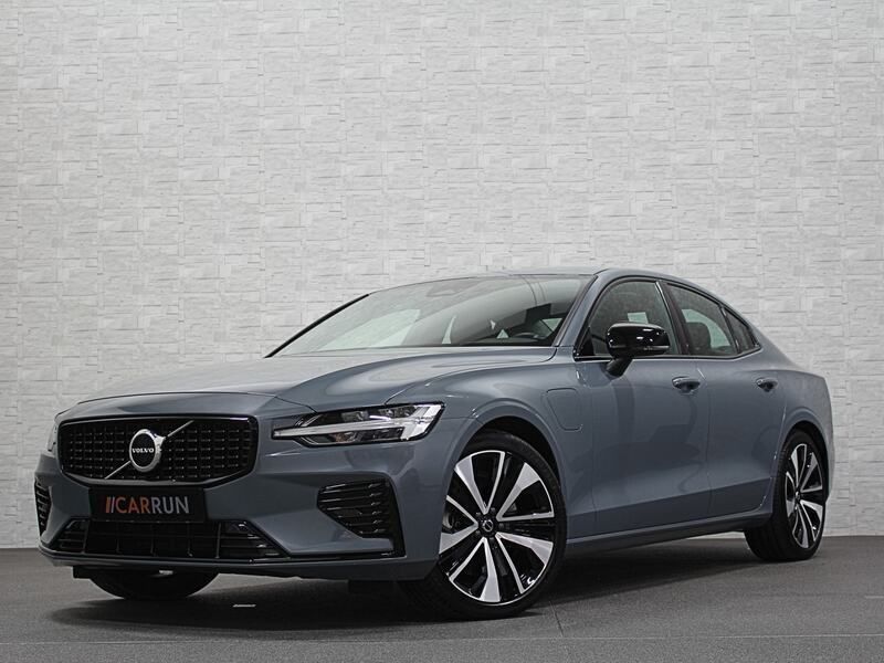 Grijs Gebruikt 2022 Volvo S60 Plus Sedan | € 36.950 (Goede deal) - Afbeelding 1/4
