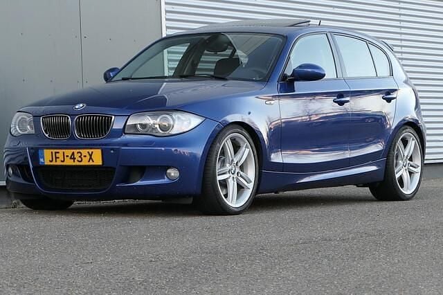 Blauw (metallic) Gebruikt 2007 BMW 130 Executive Hatchback | € 12.940 (Goede deal) - Afbeelding 1/4
