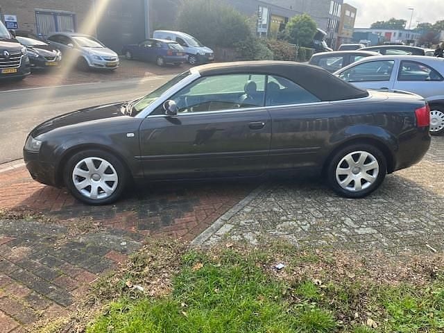 Zwart Gebruikt 2004 Audi A4 Cabriolet Cabriolet | € 4.750 - Afbeelding 1/3