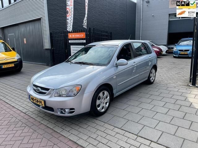 Occasion Kia Cerato LX 105 PK (77 kW) 2006 Blauw, metallic lak Sedan