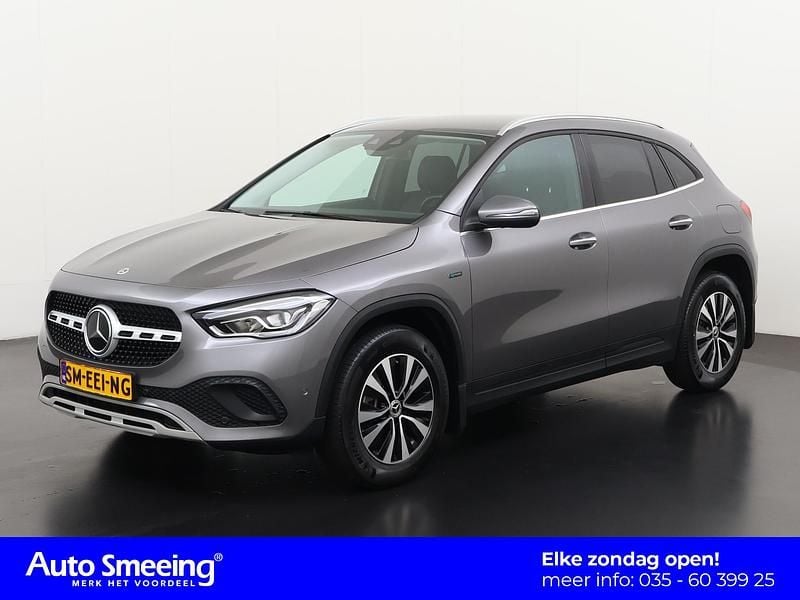 Mountain gray metallic finish (787u) Gebruikt 2021 Mercedes GLA250 Style SUV | € 33.895 (Super prijs) - Afbeelding 1/4