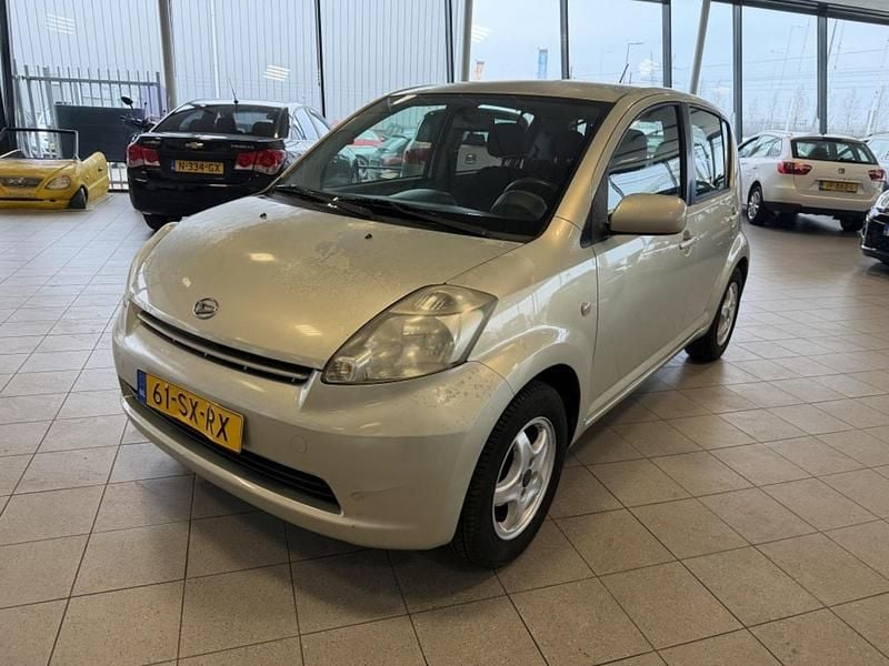 Occasion Daihatsu Sirion 69 PK (50 kW) 2006 Beige Hatchback