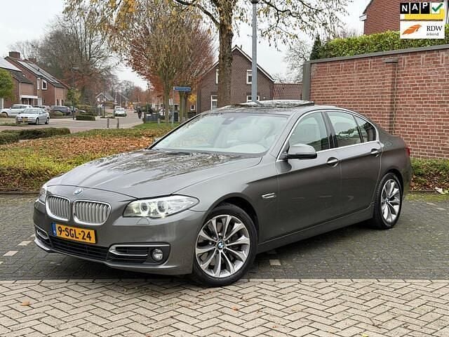 Grijs (metallic) Gebruikt 2013 BMW 535 Executive Sedan | € 13.950 (Duur) - Afbeelding 1/4