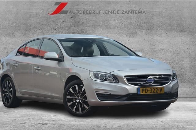 Grijs, metallic lak Gebruikt 2017 Volvo S60 Dynamic Sedan | € 14.999 (Super prijs) - Afbeelding 1/4