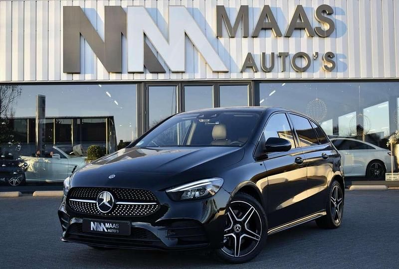 Zwart Gebruikt 2022 Mercedes B250e AMG line MPV | € 29.950 (Eerlijke prijs) - Afbeelding 1/4