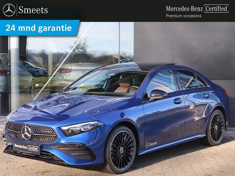 Blauw Gebruikt 2024 Mercedes A250 AMG line Sedan | € 42.888 (Duur) - Afbeelding 1/4
