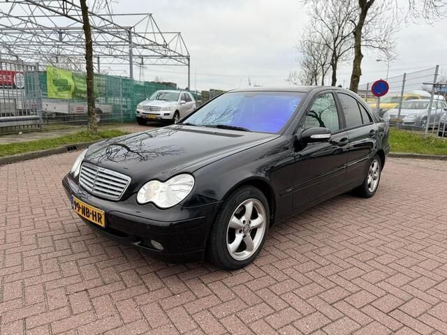 Zwart Gebruikt 2003 Mercedes C200 Elegance Sedan | € 1.950 (Eerlijke prijs) - Afbeelding 1/4