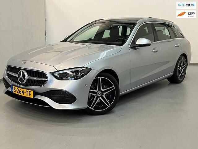 Grijs Gebruikt 2022 Mercedes C220 AMG Stationwagen | € 34.750 (Eerlijke prijs) - Afbeelding 1/4