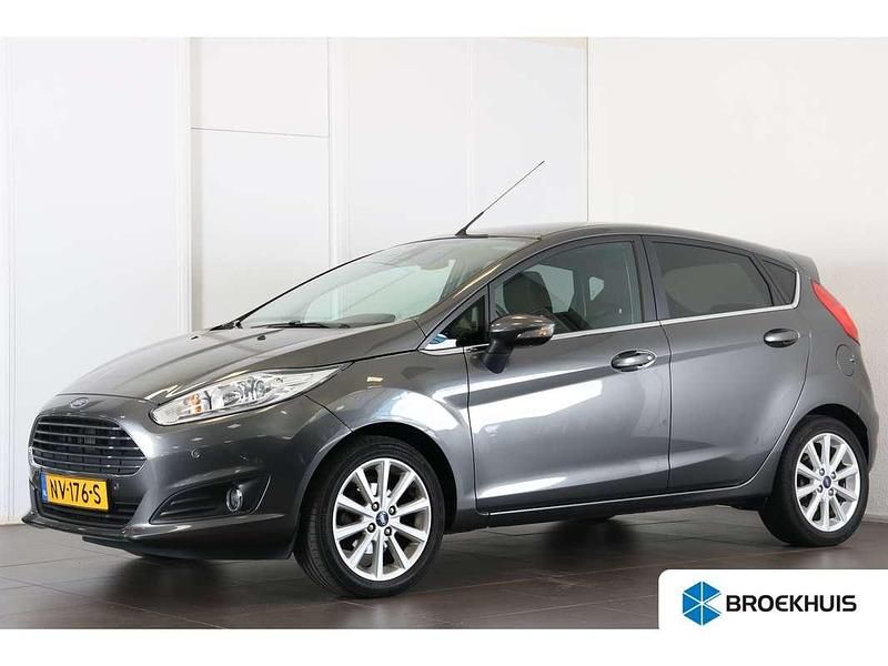 Grijs Gebruikt 2017 Ford Fiesta Titanium Hatchback | € 12.800 (Eerlijke prijs) - Afbeelding 1/4