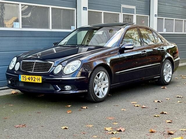 Blauw Gebruikt 2002 Mercedes E320 Avantgarde Sedan | € 10.950 - Afbeelding 1/4
