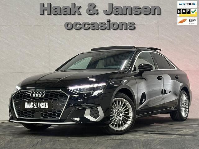 Zwart Gebruikt 2023 Audi A3 Advanced Sedan | € 24.995 (Eerlijke prijs) - Afbeelding 1/4