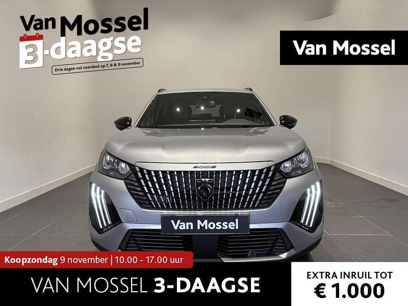 Grijs, metallic lak Gebruikt 2024 Peugeot 2008 Allure SUV | € 21.940 (Eerlijke prijs) - Afbeelding 1/4