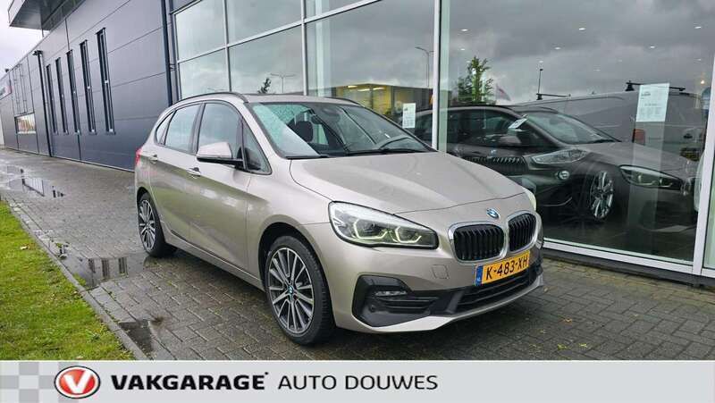 Grijs Gebruikt 2021 BMW 218 Active Tourer Executive MPV | € 27.950 (Eerlijke prijs) - Afbeelding 1/4
