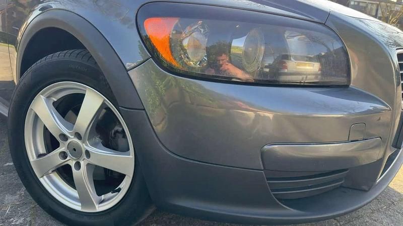 Grijs Gebruikt 2008 Volvo C30 Hatchback | € 2.500 (Eerlijke prijs) - Afbeelding 1/4