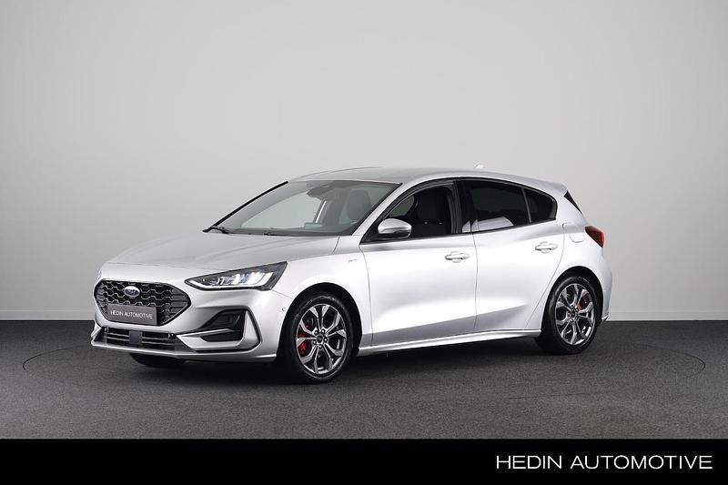 Grijs Gebruikt 2023 Ford Focus ST-Line Hatchback | € 22.945 (Eerlijke prijs) - Afbeelding 1/3
