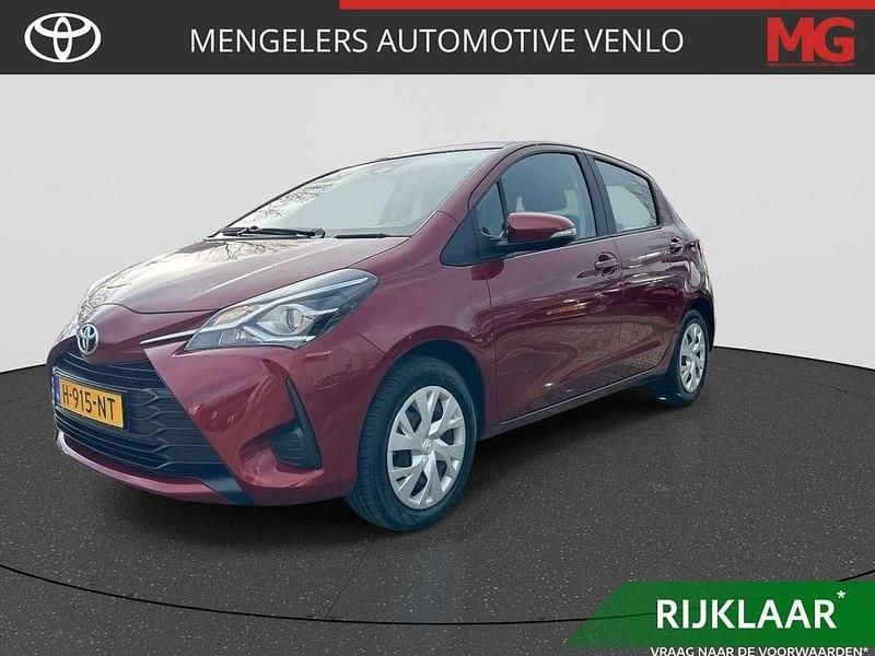 Rood Occasion 2020 Toyota Yaris Active Hatchback | € 15.940 (Goede deal) - Afbeelding 1/4