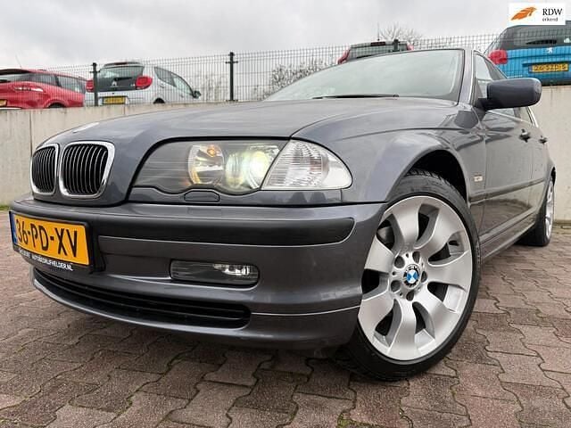 Grijs Occasion 2001 BMW 320 Executive Sedan | € 4.999 (Eerlijke prijs) - Afbeelding 1/4