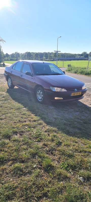 Rood Gebruikt 1997 Peugeot 406 Sedan | € 2.500 (Eerlijke prijs) - Afbeelding 1/4
