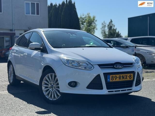 Wit Gebruikt 2011 Ford Focus Trend Hatchback | € 4.450 (Iets duurder) - Afbeelding 1/4