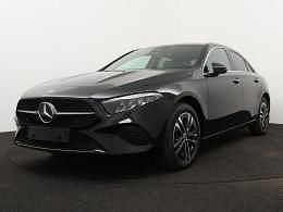 Donker 191 kosmoszwart metaalkleur metallic Gebruikt 2025 Mercedes 250 Edition Sedan | € 38.495 - Afbeelding 1/3