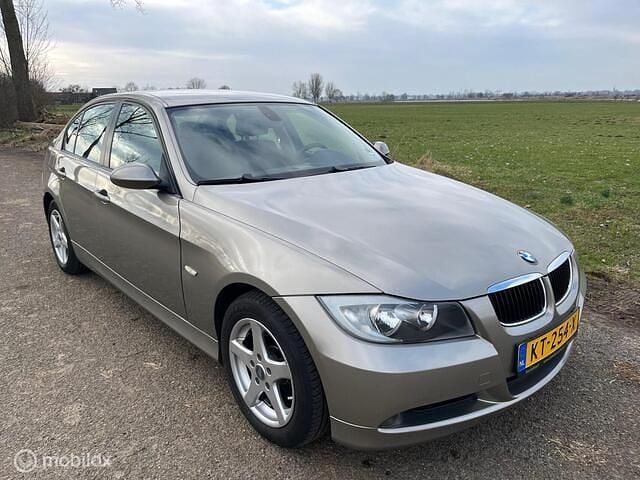 Bruin Occasion 2007 BMW 318 Sedan | € 3.450 (Goede deal) - Afbeelding 1/4