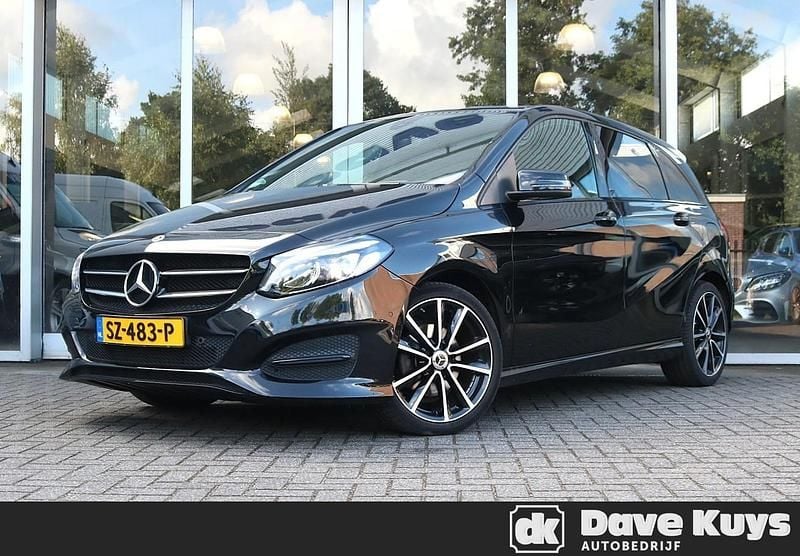Zwart Gebruikt 2018 Mercedes B180 Ambition MPV | € 17.950 (Eerlijke prijs) - Afbeelding 1/4