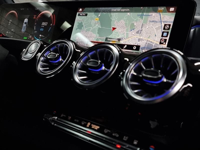 Occasion Mercedes A250 Business 218 PK (160 kW) 2022 Zwart Hatchback