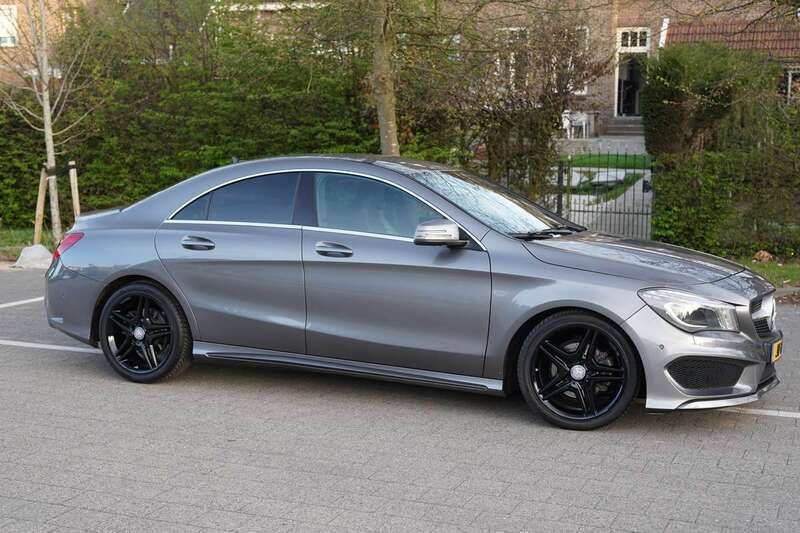 Grijs Gebruikt 2016 Mercedes CLA180 Ambition Sedan | € 16.300 (Eerlijke prijs) - Afbeelding 1/4
