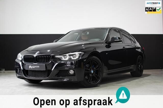 Zwart, metallic lak Gebruikt 2018 BMW 318 Executive Sedan | € 23.500 (Iets duurder) - Afbeelding 1/4