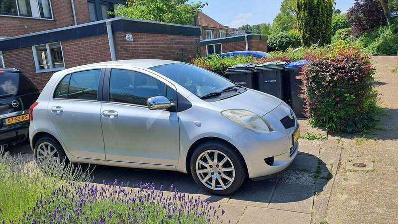 Zilver Gebruikt 2006 Toyota Yaris Verso Sol MPV | € 3.750 (Eerlijke prijs) - Afbeelding 1/4