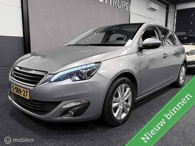 Grijs (metallic) Gebruikt 2013 Peugeot 308 Hatchback | € 5.949 (Eerlijke prijs) - Afbeelding 1/4