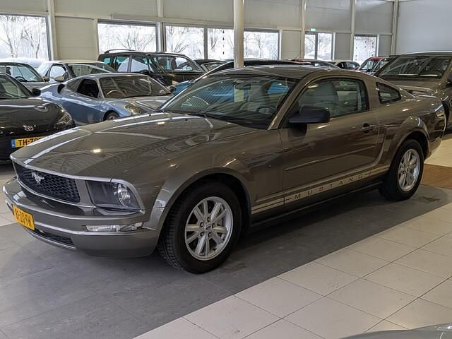 Occasion Ford Mustang 207 PK (152 kW) 2005 Grijs Coupé
