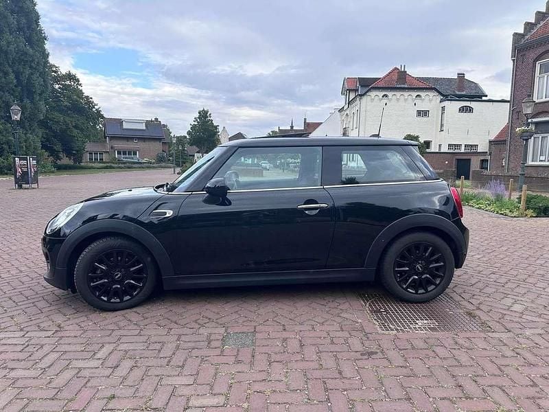 Zwart Gebruikt 2017 Mini Cooper Hatchback | € 14.950 (Goede deal) - Afbeelding 1/4