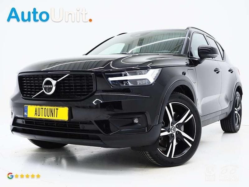 Zwart (metallic) Gebruikt 2020 Volvo XC40 R-Design SUV | € 31.840 (Eerlijke prijs) - Afbeelding 1/4