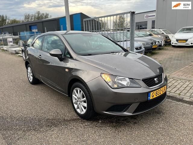 Grijs Gebruikt 2016 Seat Ibiza Reference Hatchback | € 6.650 (Goede deal) - Afbeelding 1/4