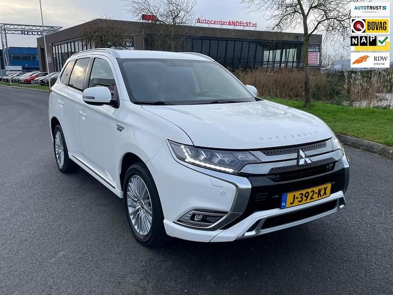 Wit Occasion 2020 Mitsubishi Outlander P-HEV Intense SUV | € 18.450 (Goede deal) - Afbeelding 1/4