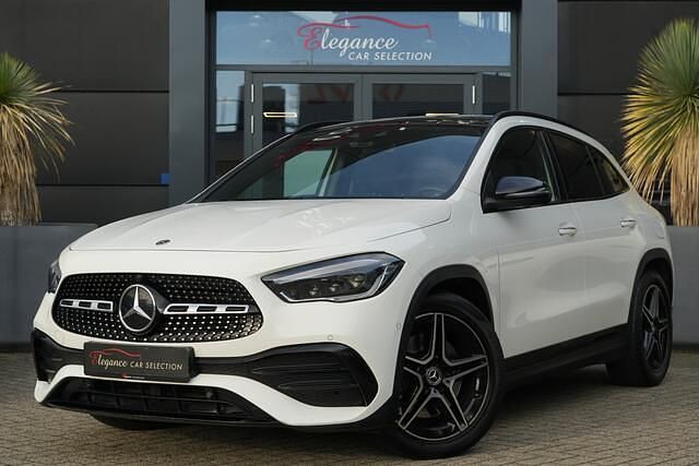 Wit (metallic) Gebruikt 2020 Mercedes GLA250 AMG line SUV | € 32.950 (Goede deal) - Afbeelding 1/4