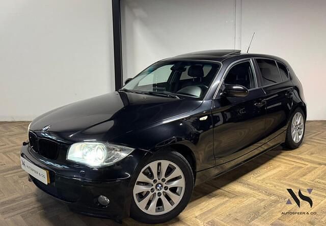 Zwart Gebruikt 2006 BMW 120 Executive Hatchback | € 4.940 (Goede deal) - Afbeelding 1/4