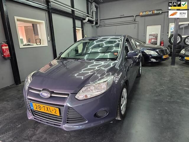 Grijs Gebruikt 2012 Ford Focus Trend Hatchback | € 5.699 (Eerlijke prijs) - Afbeelding 1/4