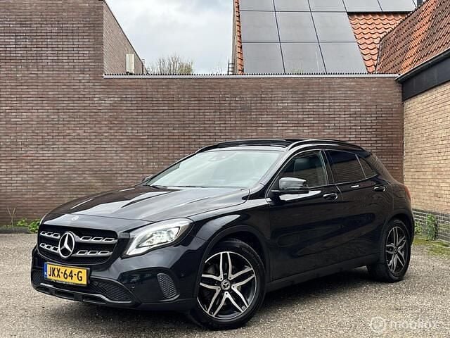 Zwart Gebruikt 2018 Mercedes GLA250 SUV | € 23.900 (Eerlijke prijs) - Afbeelding 1/4