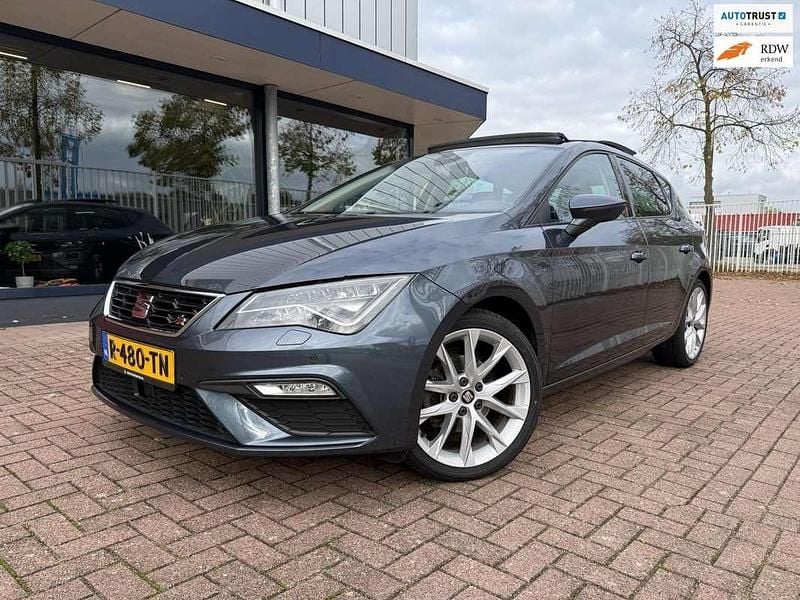 Grijs Gebruikt 2019 Seat Leon Business Hatchback | € 17.495 (Eerlijke prijs) - Afbeelding 1/4