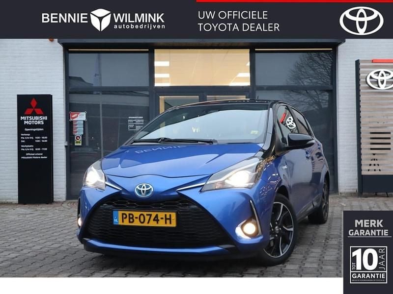 Blauw Occasion 2017 Toyota Yaris Hybrid Hatchback | € 13.444 (Eerlijke prijs) - Afbeelding 1/4