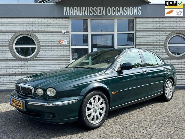 Groen, metallic lak Gebruikt 2002 Jaguar X-type Executive Sedan | € 2.995 (Eerlijke prijs) - Afbeelding 1/4