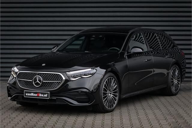 Zwart Gebruikt 2025 Mercedes 220 AMG line Stationwagen | € 69.900 - Afbeelding 1/4