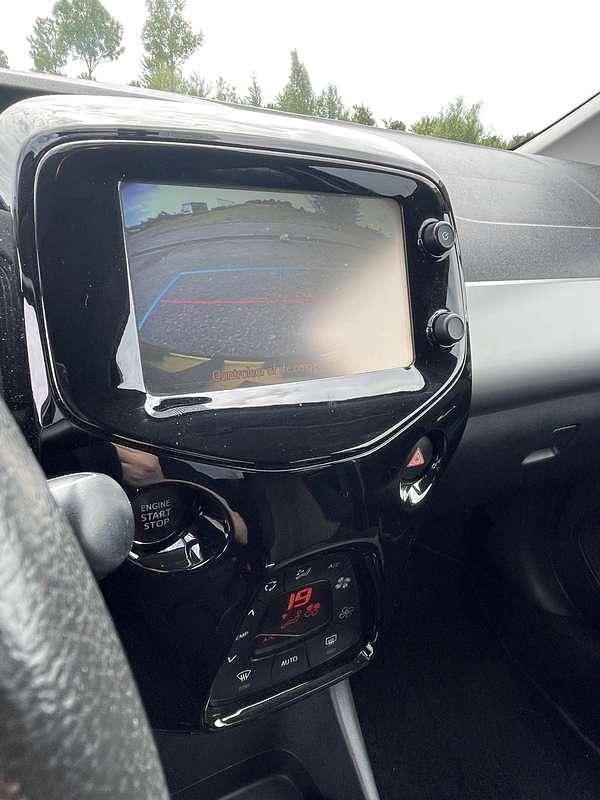 Zwart Gebruikt 2015 Peugeot 108 Allure Hatchback | € 7.900 (Eerlijke prijs) - Afbeelding 1/4