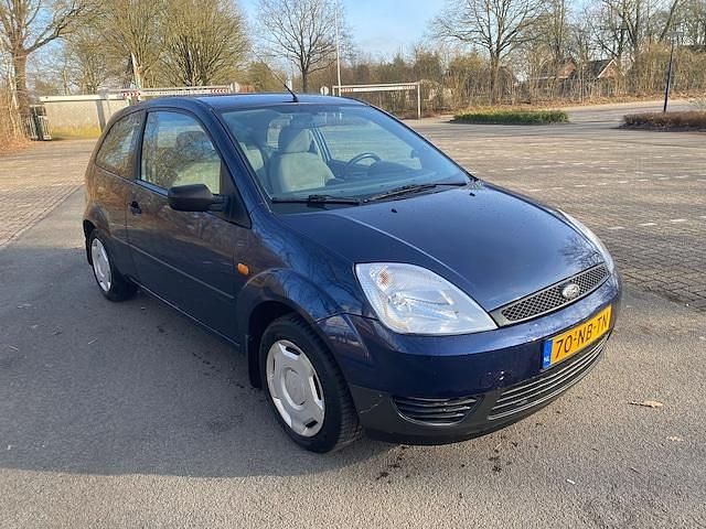 Occasion Ford Fiesta Celebration 2003 Blauw (parellak) Hatchback