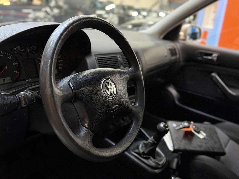 Occasion VW Golf IV 105 PK (77 kW) 2001 Goud Hatchback