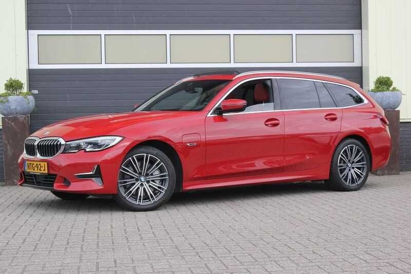 Rood Gebruikt 2022 BMW 330 Luxury Line Stationwagen | € 32.400 (Super prijs) - Afbeelding 1/4