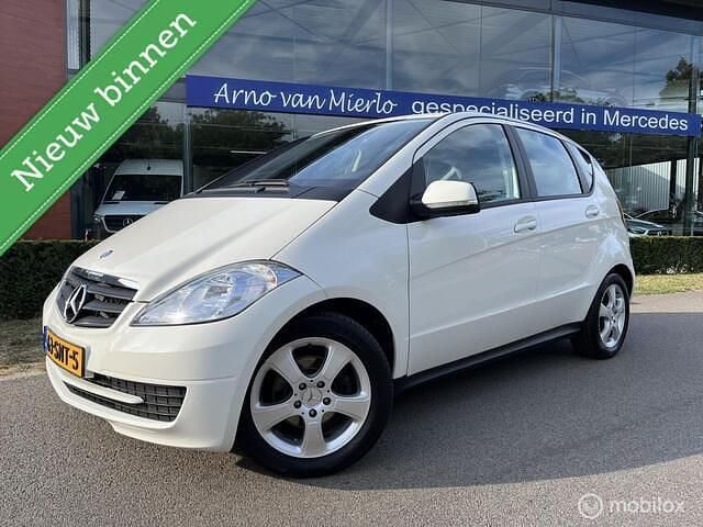 Wit, metallic lak Gebruikt 2011 Mercedes A160 Business MPV | € 7.950 (Duur) - Afbeelding 1/4